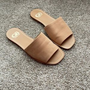 Gianni Bini suede sandal